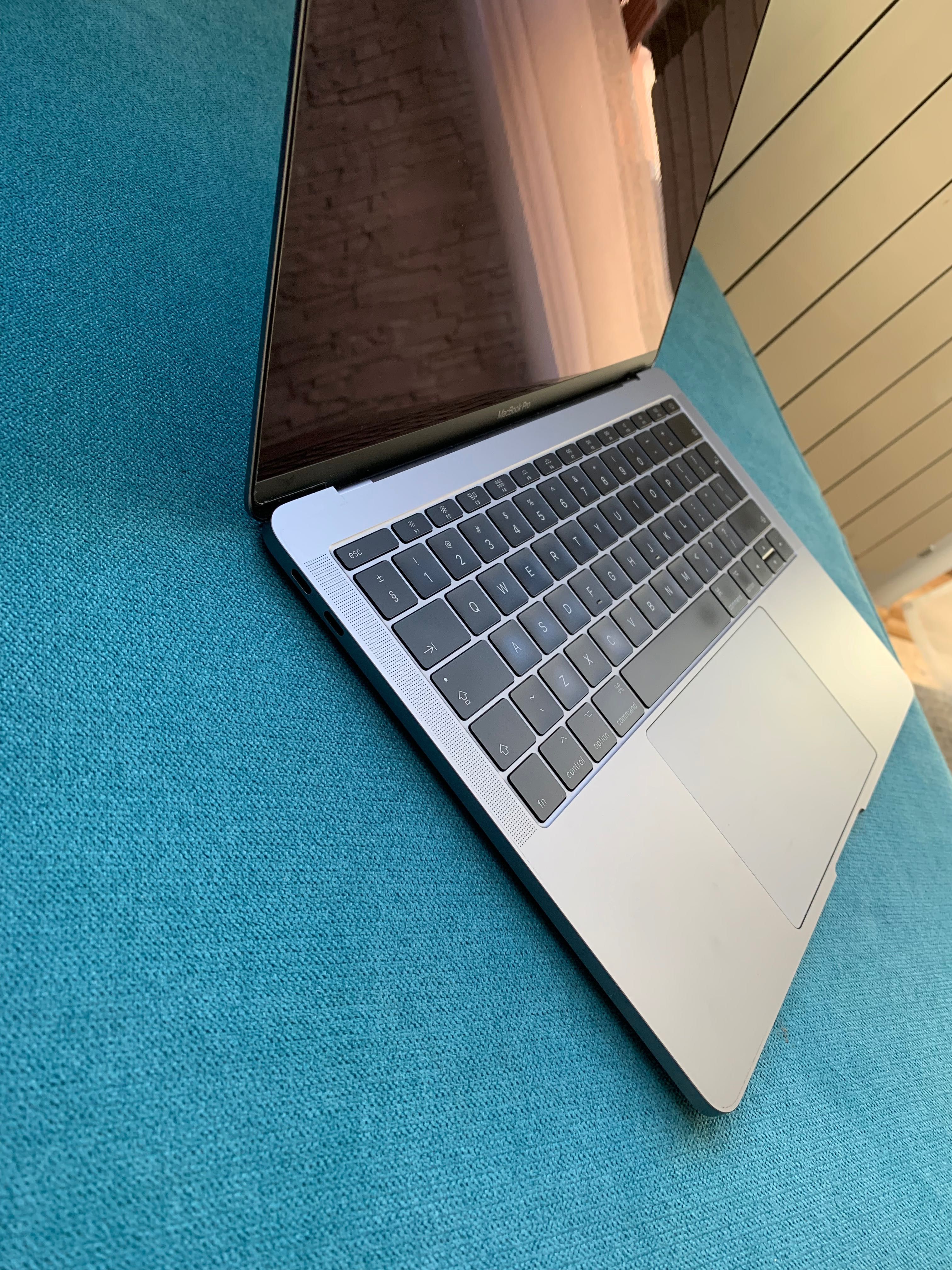 MacBook Pro 13 dawca