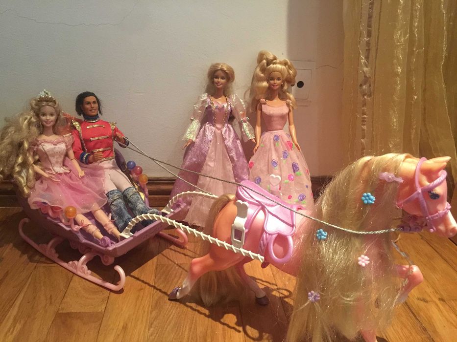 Barbie Rapunzel e Barbie Quebra Nozes com carruagem