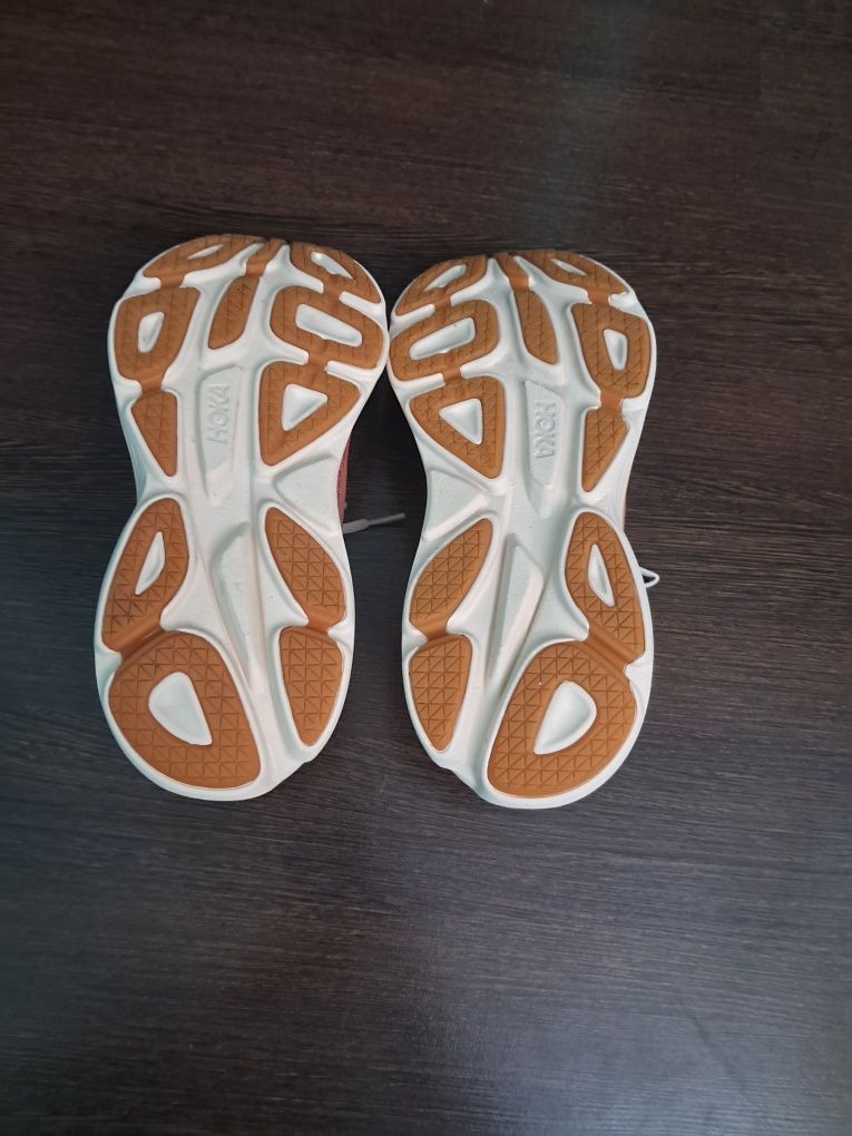 Кросівки Hoka W Bondi 8.    42.  26.5см