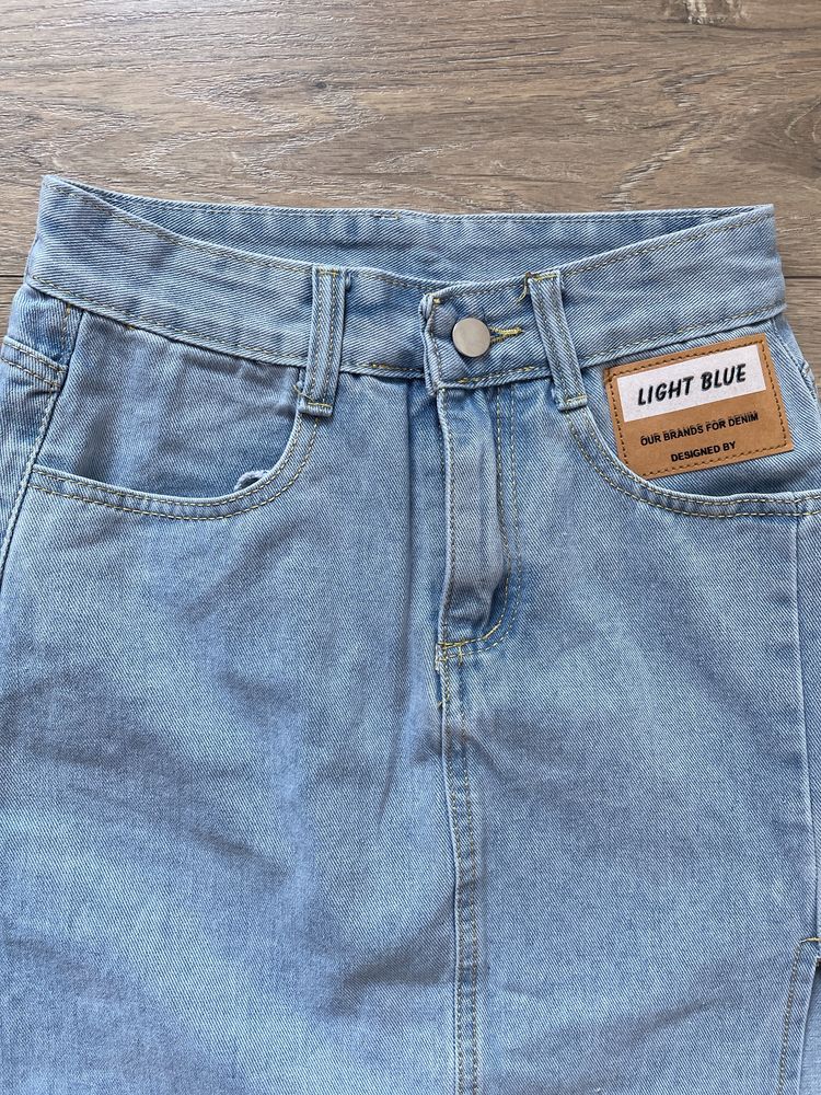 Новая женская джинсовая юбка с разрезом (размер S, цвет голубой)