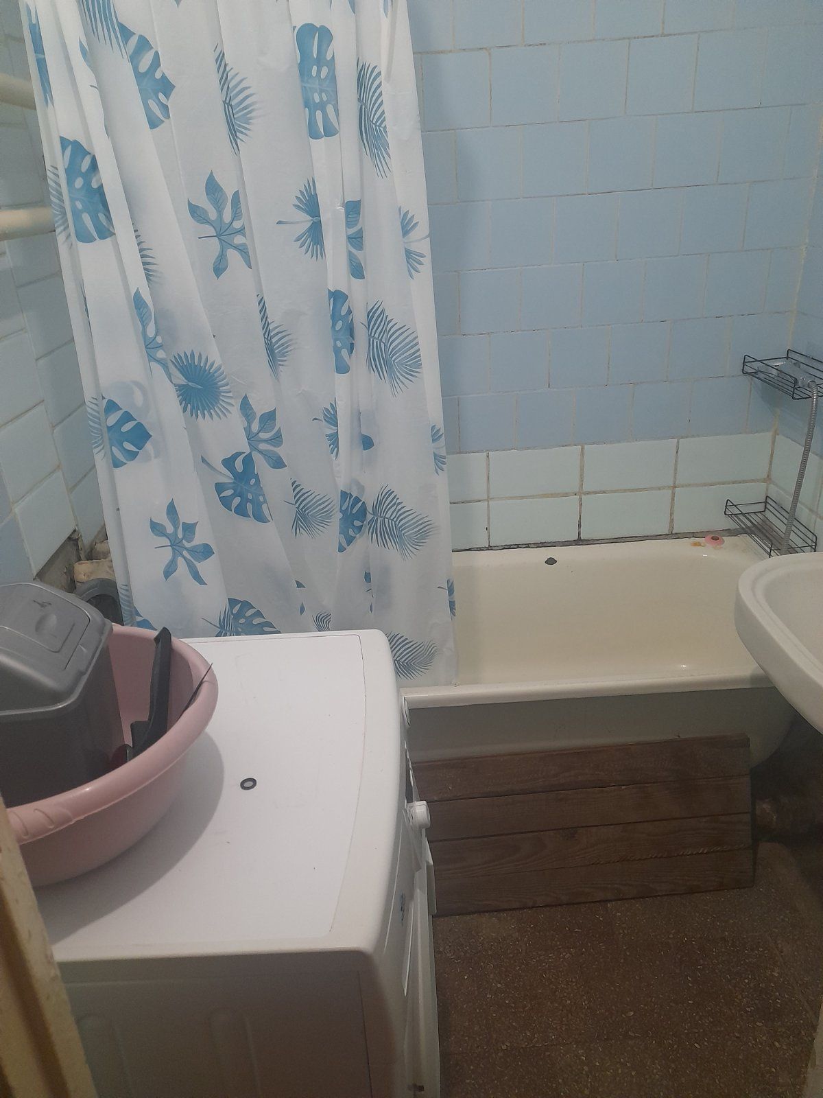 Сдам 2 комнаты в 4 комнатной квартире без хозяев.