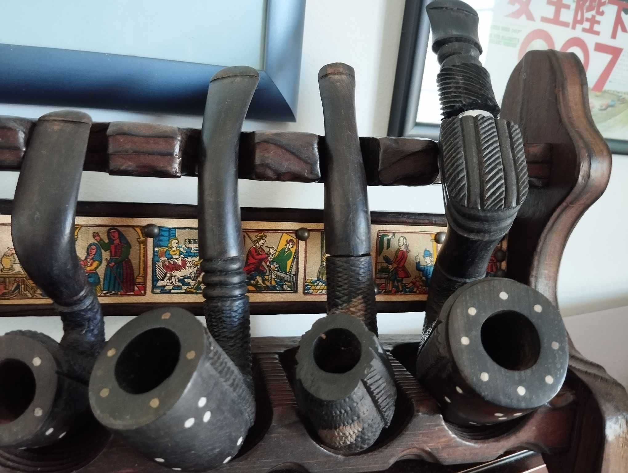 Coleção de Cachimbos Esculpidos com Suporte