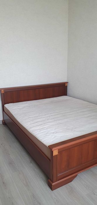 Продам двоспальне ліжко в гарному стані