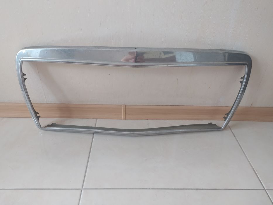 Решітки/хромовані рамки на w123/124/126/140/210