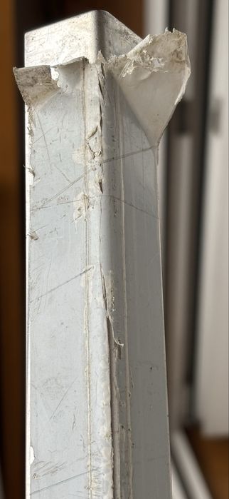 Новые металлические уголки.