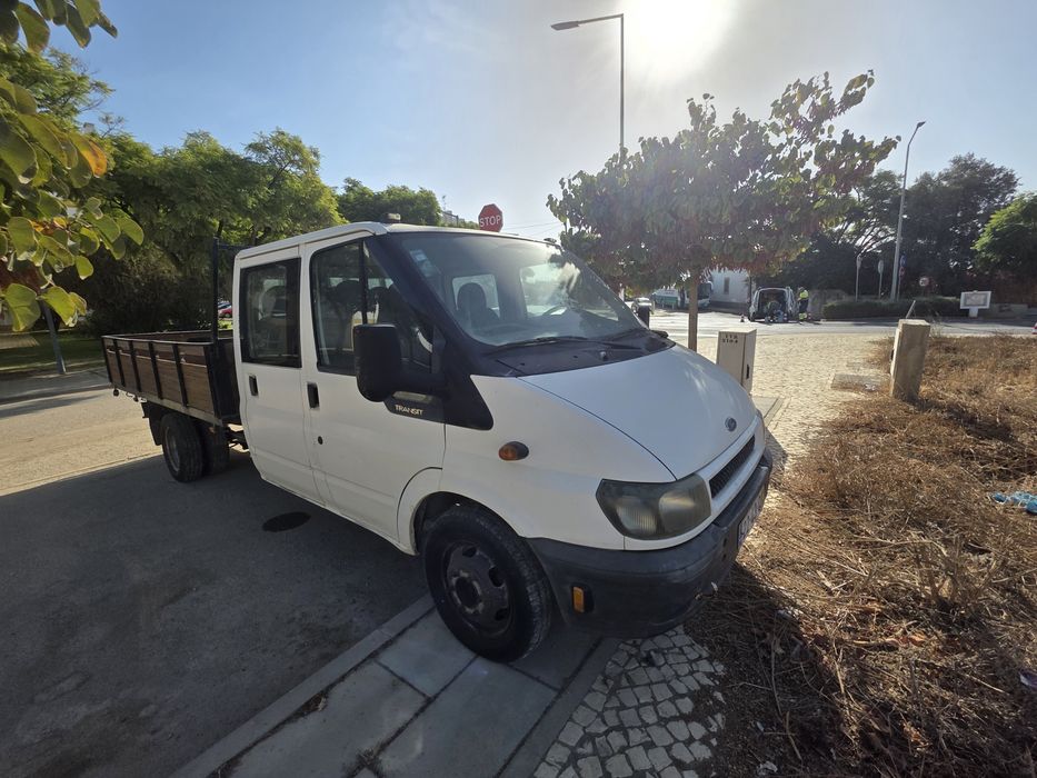 Camião ligeiro cabine dupla e caixa aberta