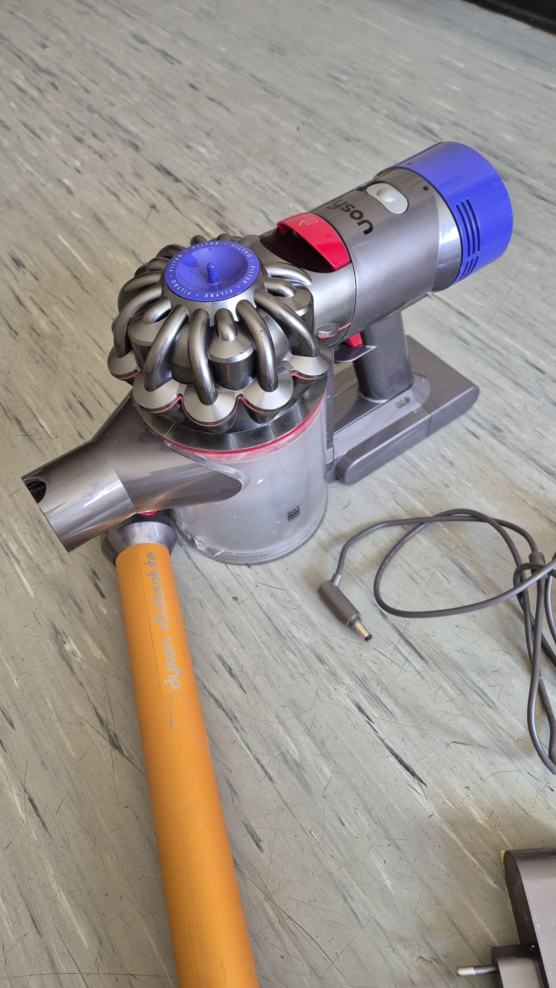 Dyson v8  odkurzacz