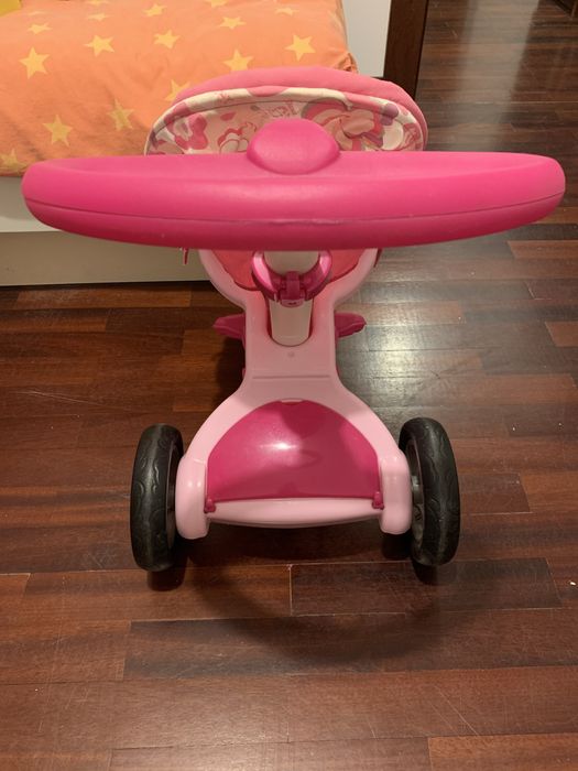 Carrinho nenuco em plástico