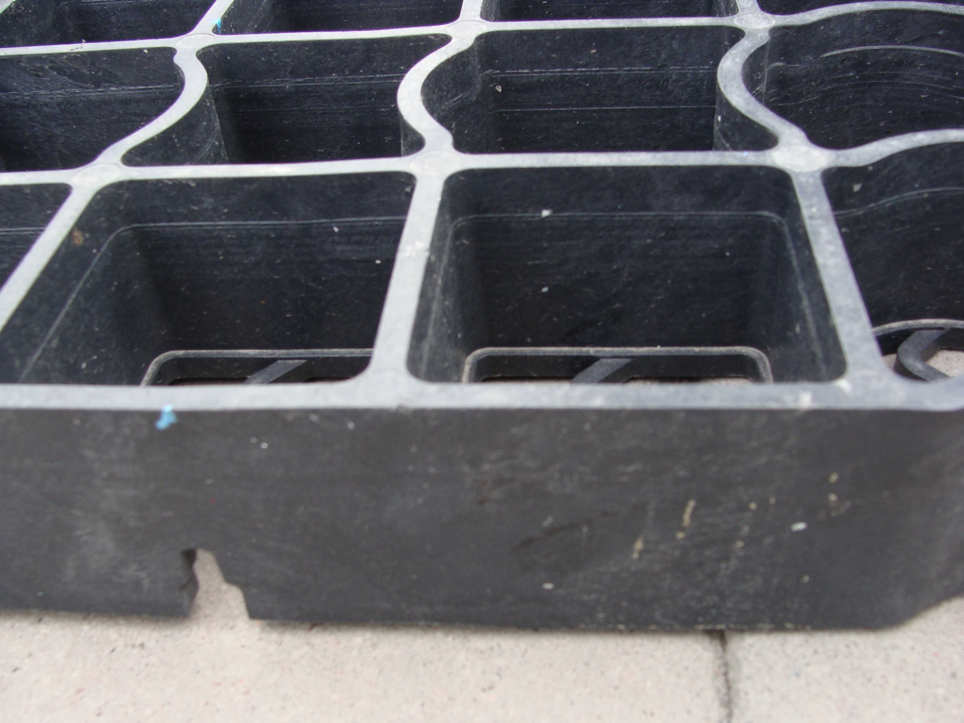 Kratka parkingowa 50x50x5 czarna, chodnik, podjazd