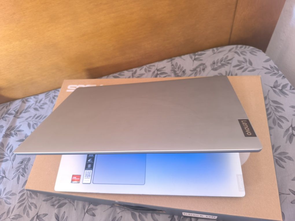 Portátil Lenovo ryyzen 5 8gb 512ssd