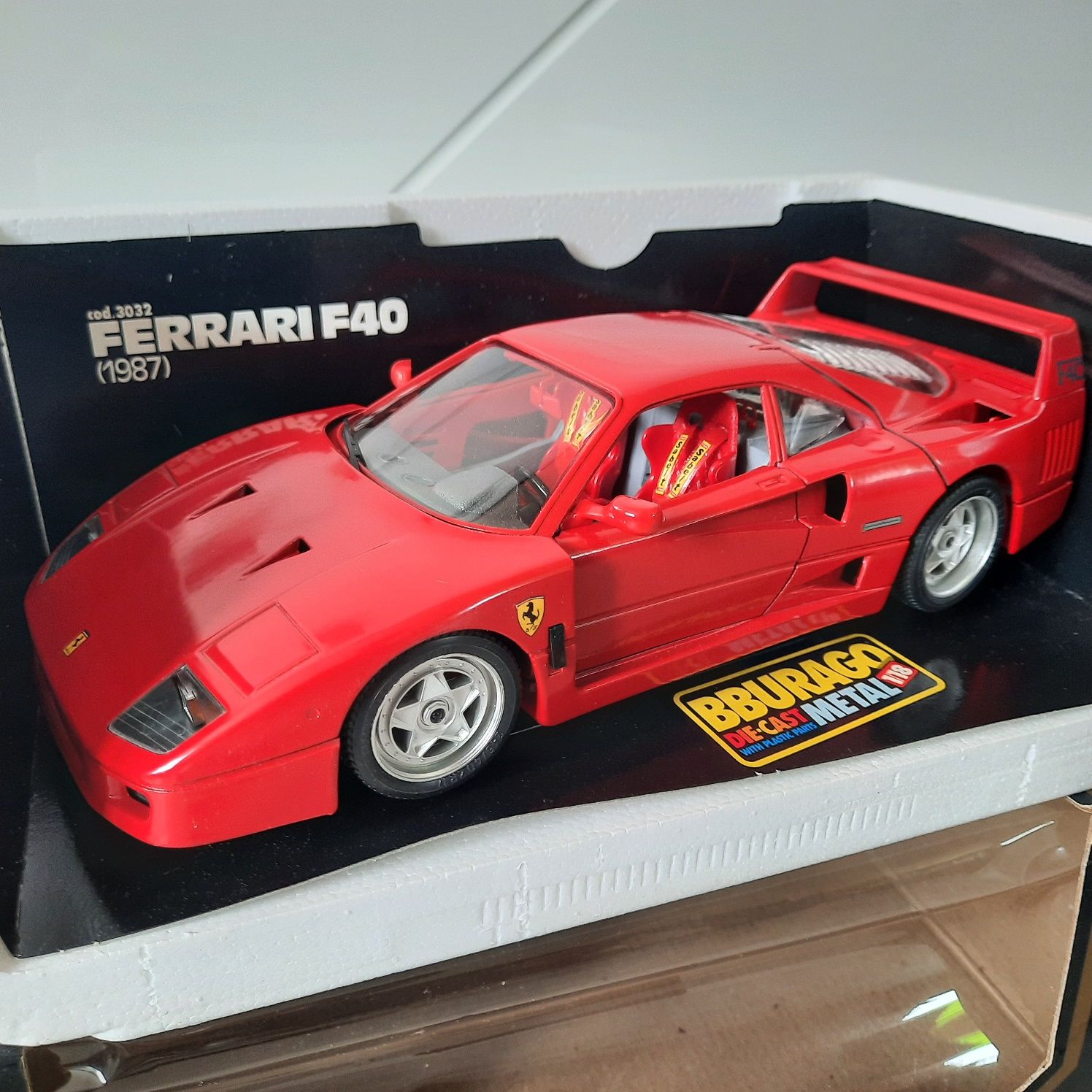 Auto Samochód Kolekcjonerski Ferrari F40 1987 Bburago 1:18