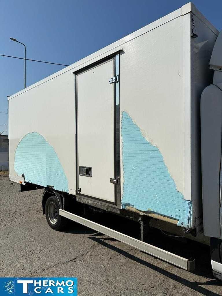 Naprawa poszyć z laminatu / naprawa zabudowy THERMO CARS Poznań