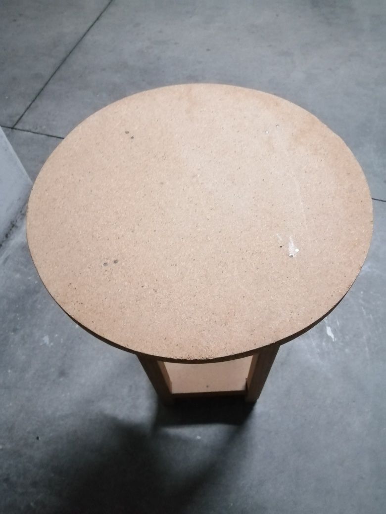 Mesa de camilha pequena
