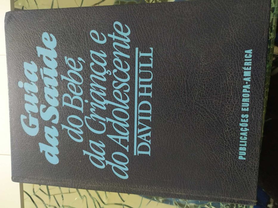 livro Guia da Saúde do Bebé, da Criança e do Adolescente