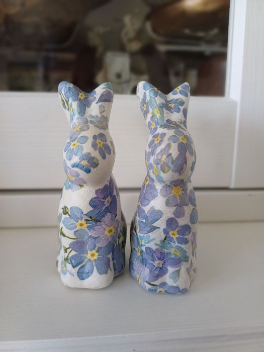 Zające wielkanocne ceramika decoupage wiosenne króliki w kwiaty