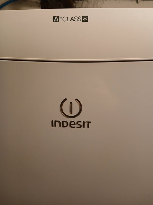 Lodówka z zamrażalnikiem Indesit klasa A+