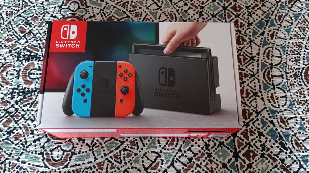 Nintendo Switch V1 (Desbloqueável) + 128GB Cartão SD