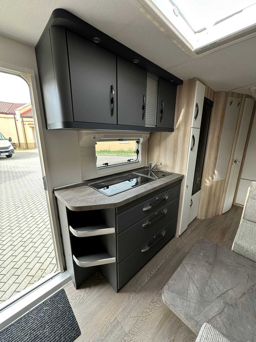 Wynajem Przyczepy Campingowej Hobby De Luxe 545KMF 2000kg 6os.