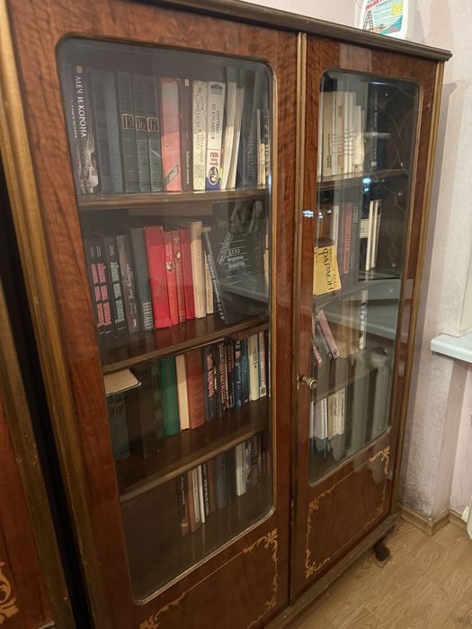 Книжный шкаф дерево