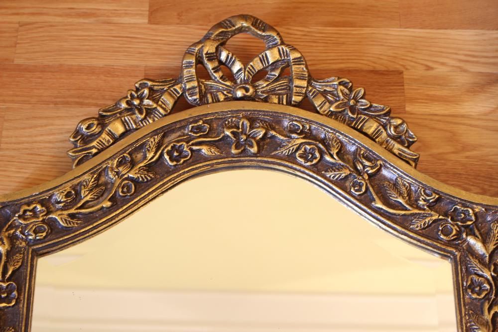 Espelho Estilo Luís XV moldura em Madeira em talha dourada 58 x 109 cm