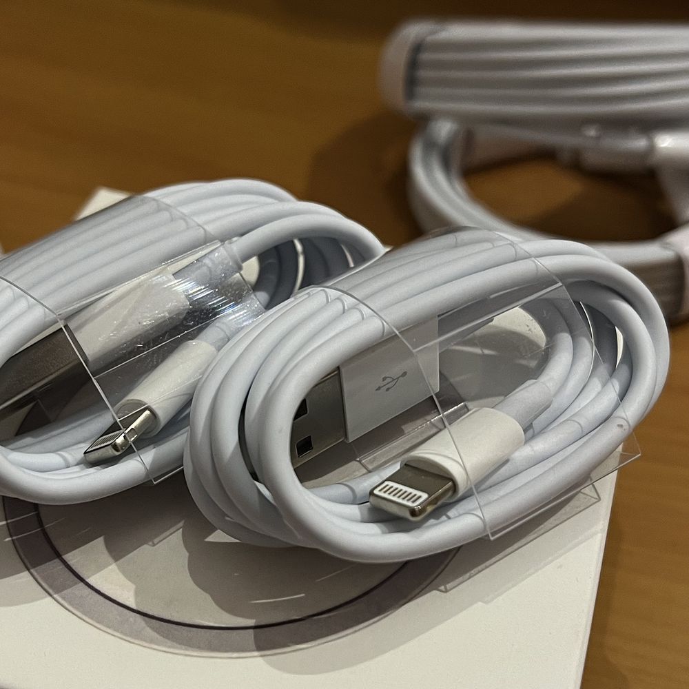 Cabos USB e USB-C para dispositivos Apple (1m e 2m)