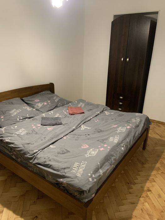 Подобово трикімнатна квартира, Документи,