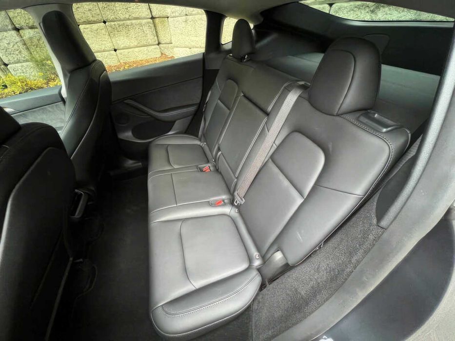 Tesla Model Y      2023