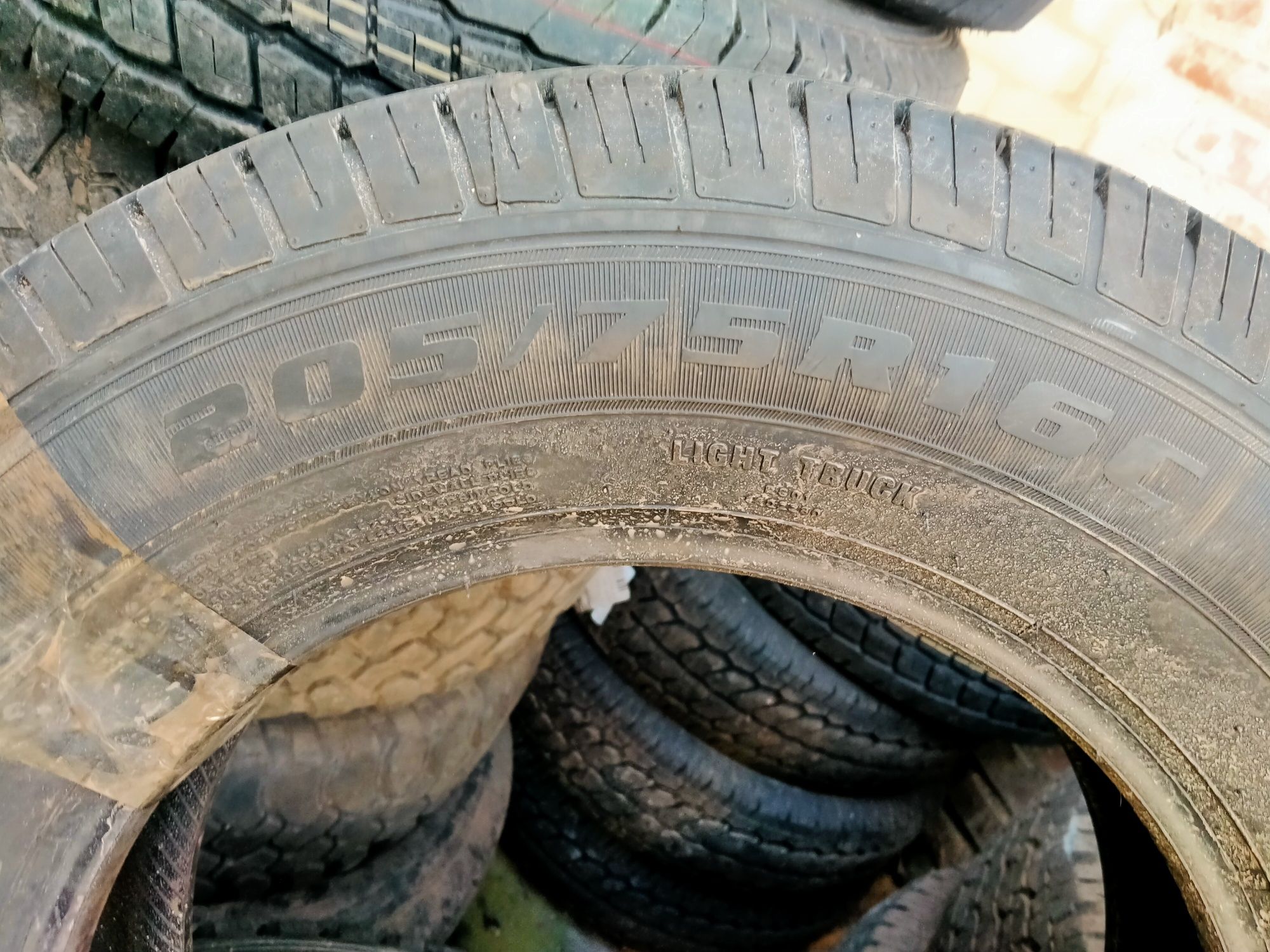 205/65 R16 покрышки. Продам покрышки, колёса.