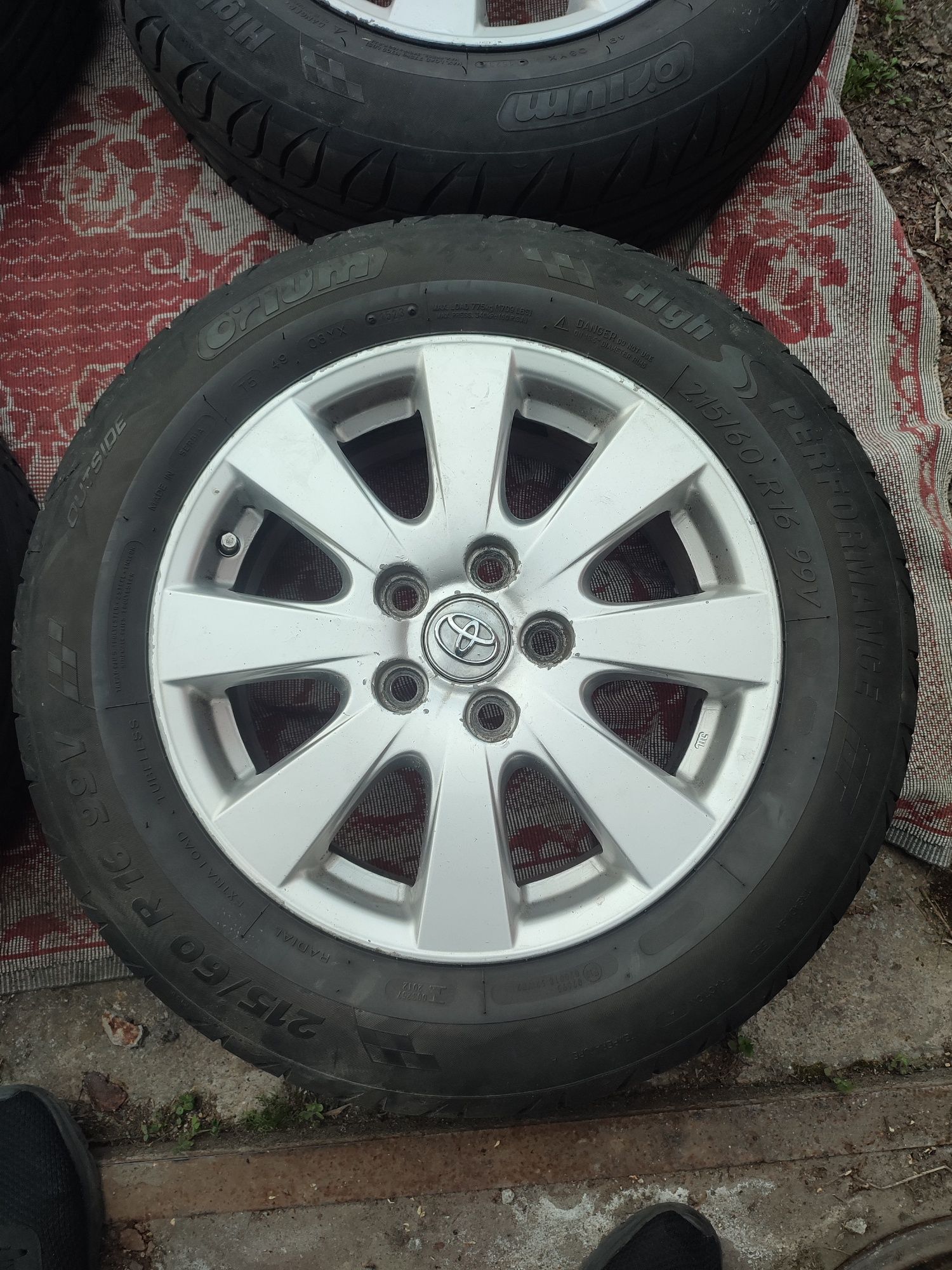 Диски Toyota  R 16 5*114.3 з резиною 215 60 Р 16