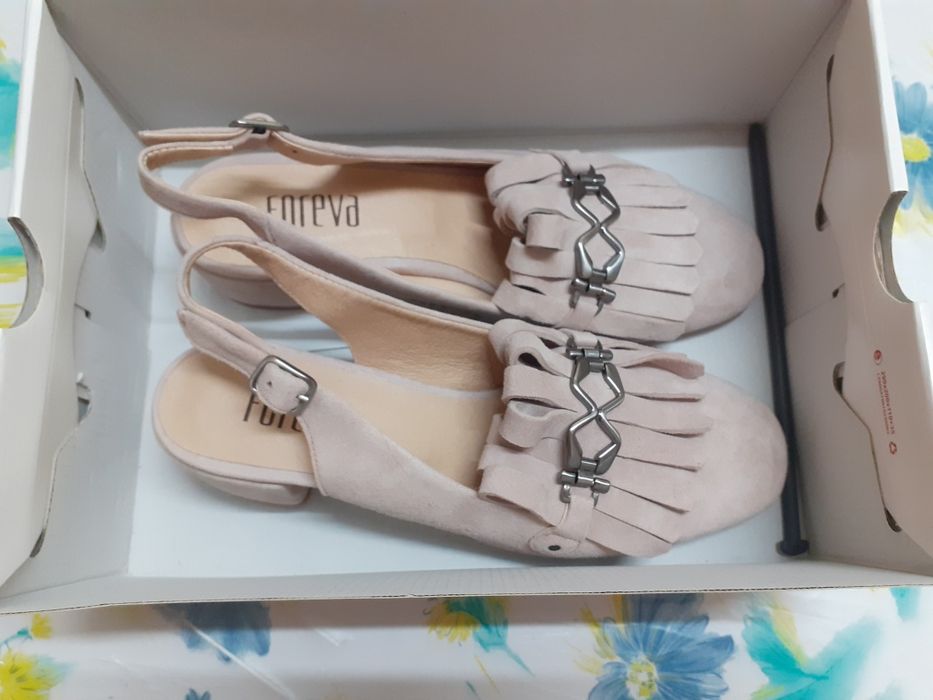 Vendo Sandálias Foreva em PELE Camurça NOVAS A ESTREAR com talão