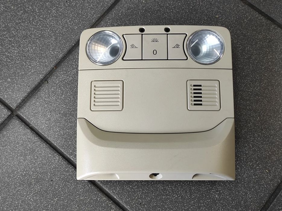 SKODA SUPERB 2 LAMPKA PODSUFITKI OŚWIETLENIE WNĘTRZA AMBIENTE 3T0947105H WYSYŁKA !!!!!