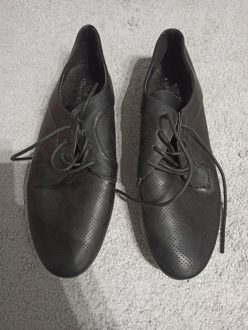 Czarne buty w rozmiarze 41