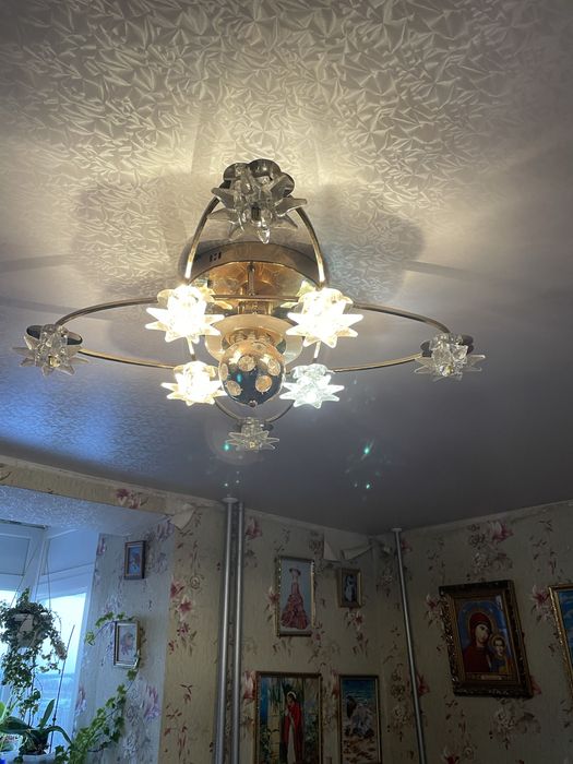 Люстра стелева.
