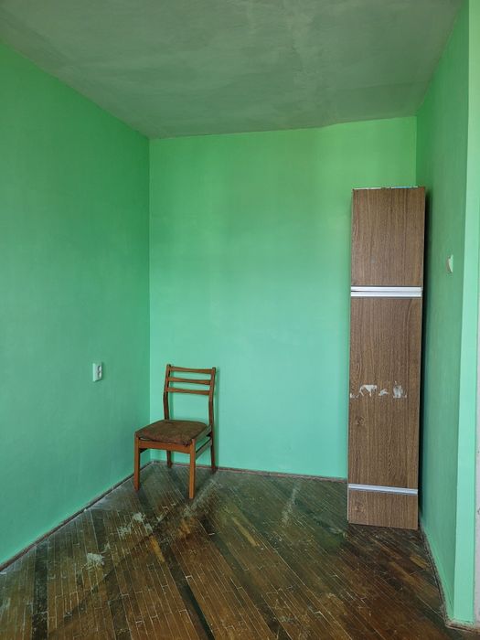 Оренда 2 км.кв.вул.Довженка,площа-35 м.кв,без техніки і меблів,вільно