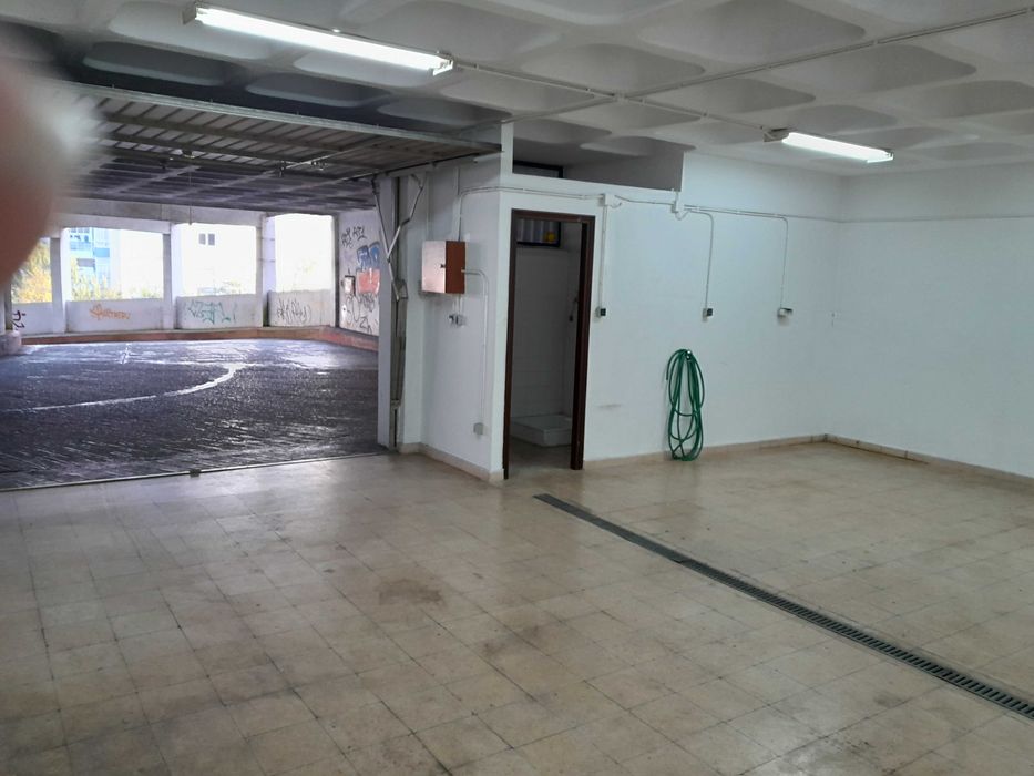 GARAGEM em Carnaxide.