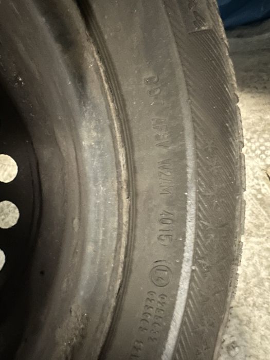 215/65/16 Komplet Felgi Nissan opony zimowe + kolpaki