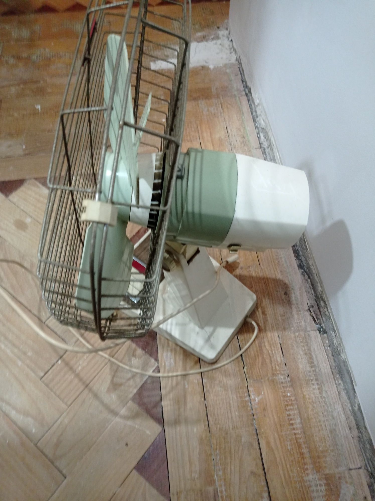 Ventoinha eléctrica antiga