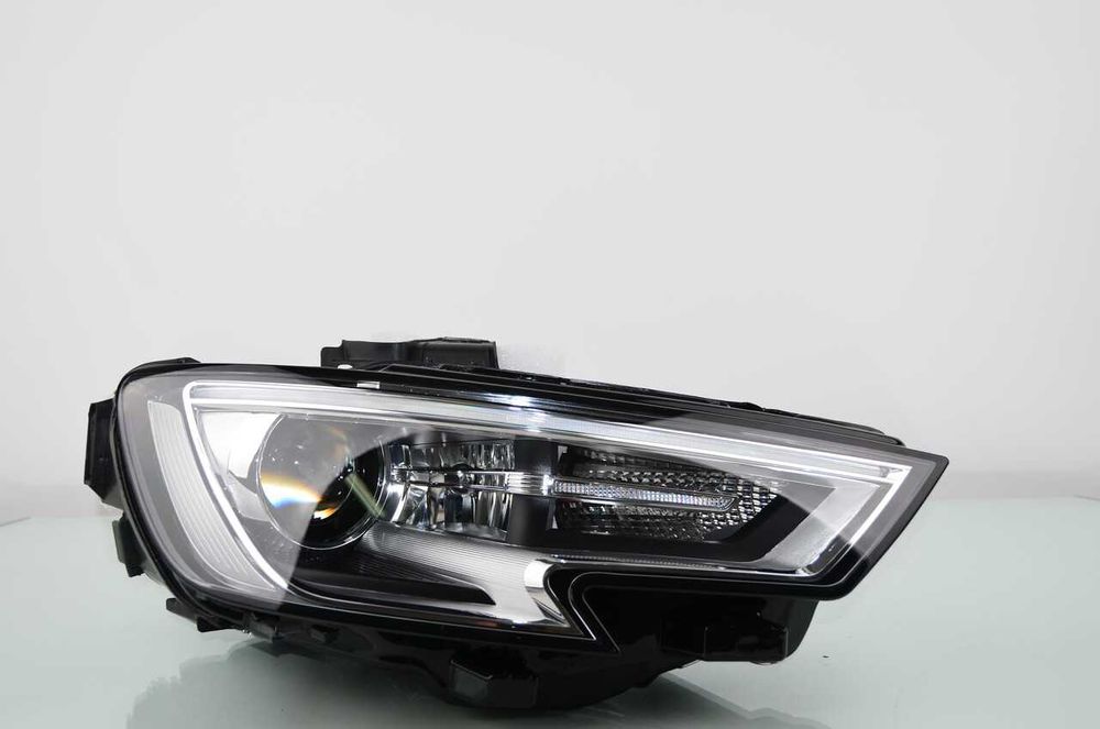 AUDI A3 8V FACELIFT XENON LED prawa lampa przednia