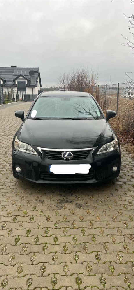 Lexus ct 200 h hybrid.