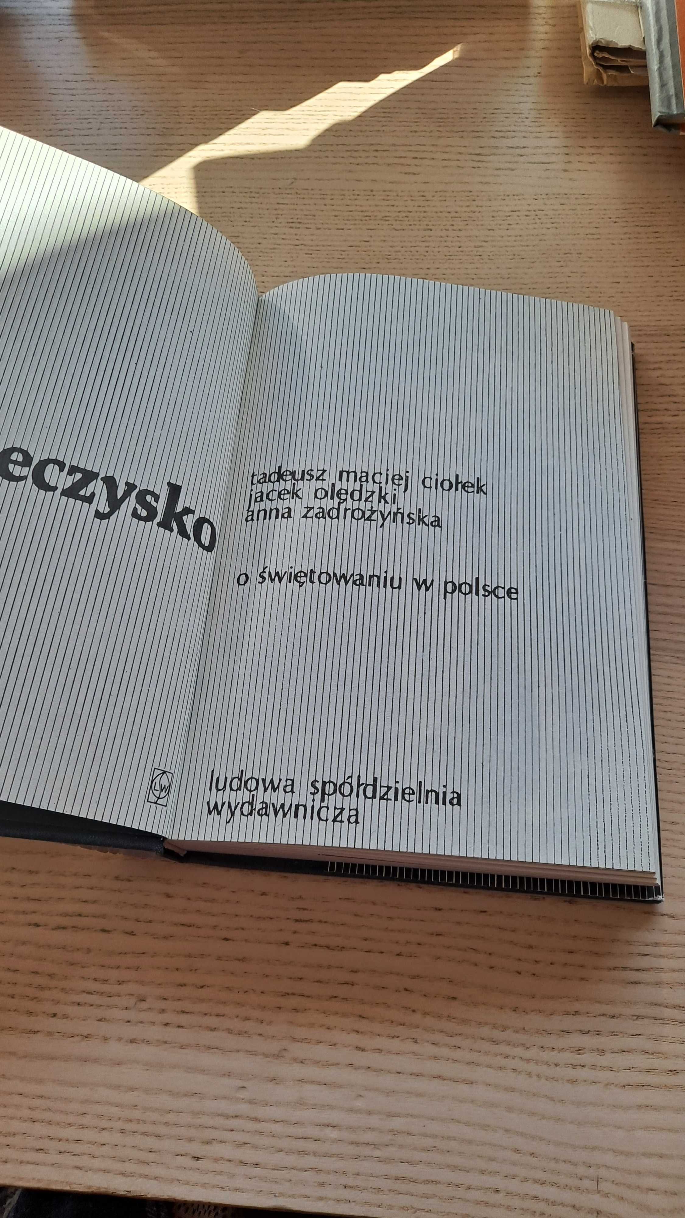 Wyrzeczysko. O świętowaniu w Polsce