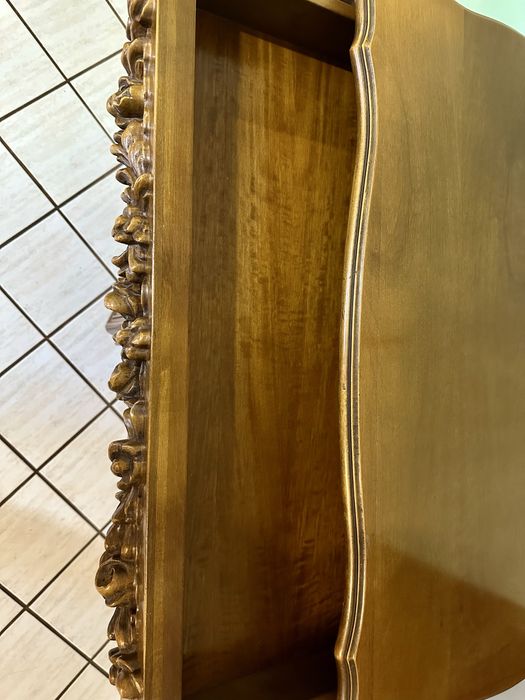 Komoda, bogato rzeźbiona