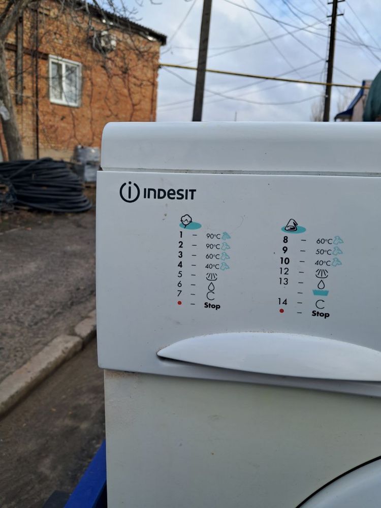 Стиральная машинка Indesit WGS 1038 TX пральна машина (під ремонт).