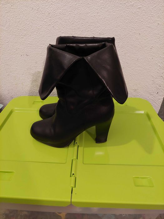 Botas em pele - 37