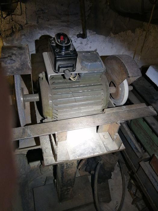 Точильный станок на стойке