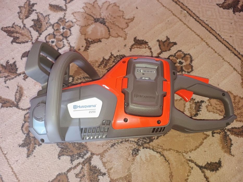 Husqvarna акамуляторна пила