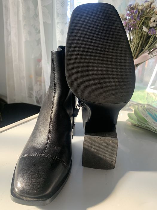 Жіночі ботінки демісезонні