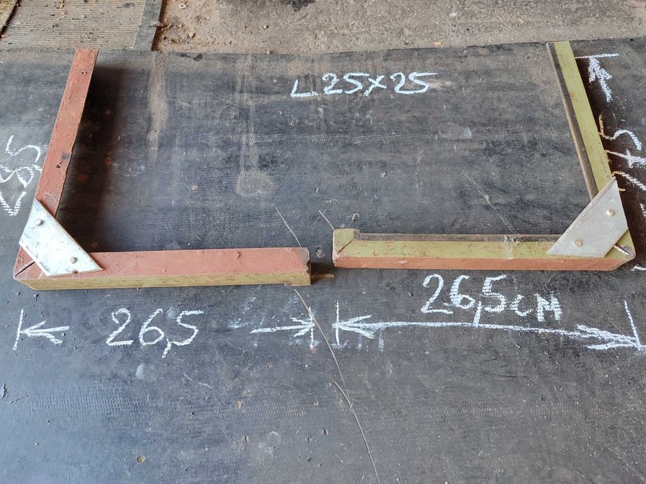 Уголок для полки