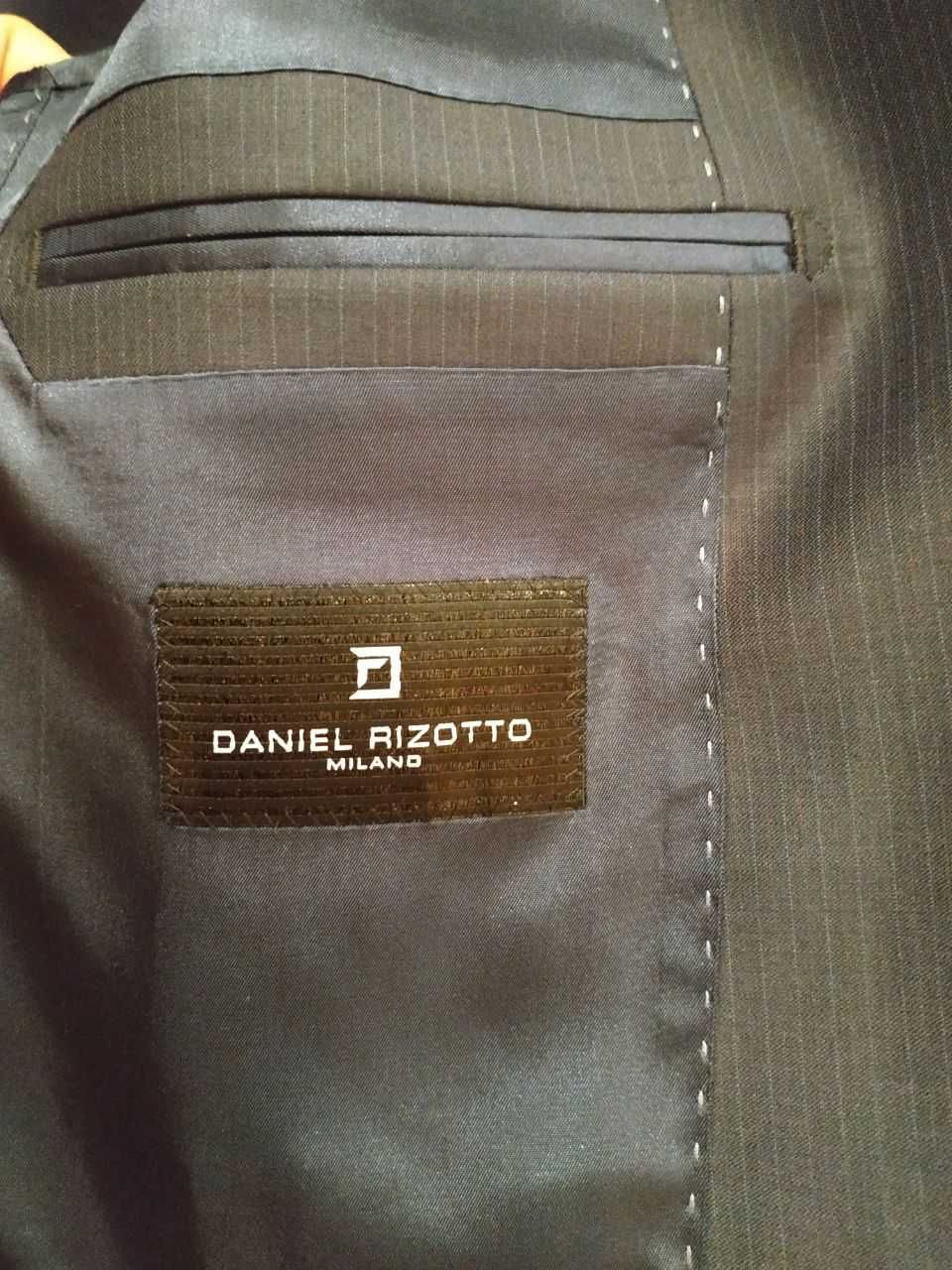 Чоловічій костюм 48-го розміру Daniel Rizotto, Milano, ідеальний стан
