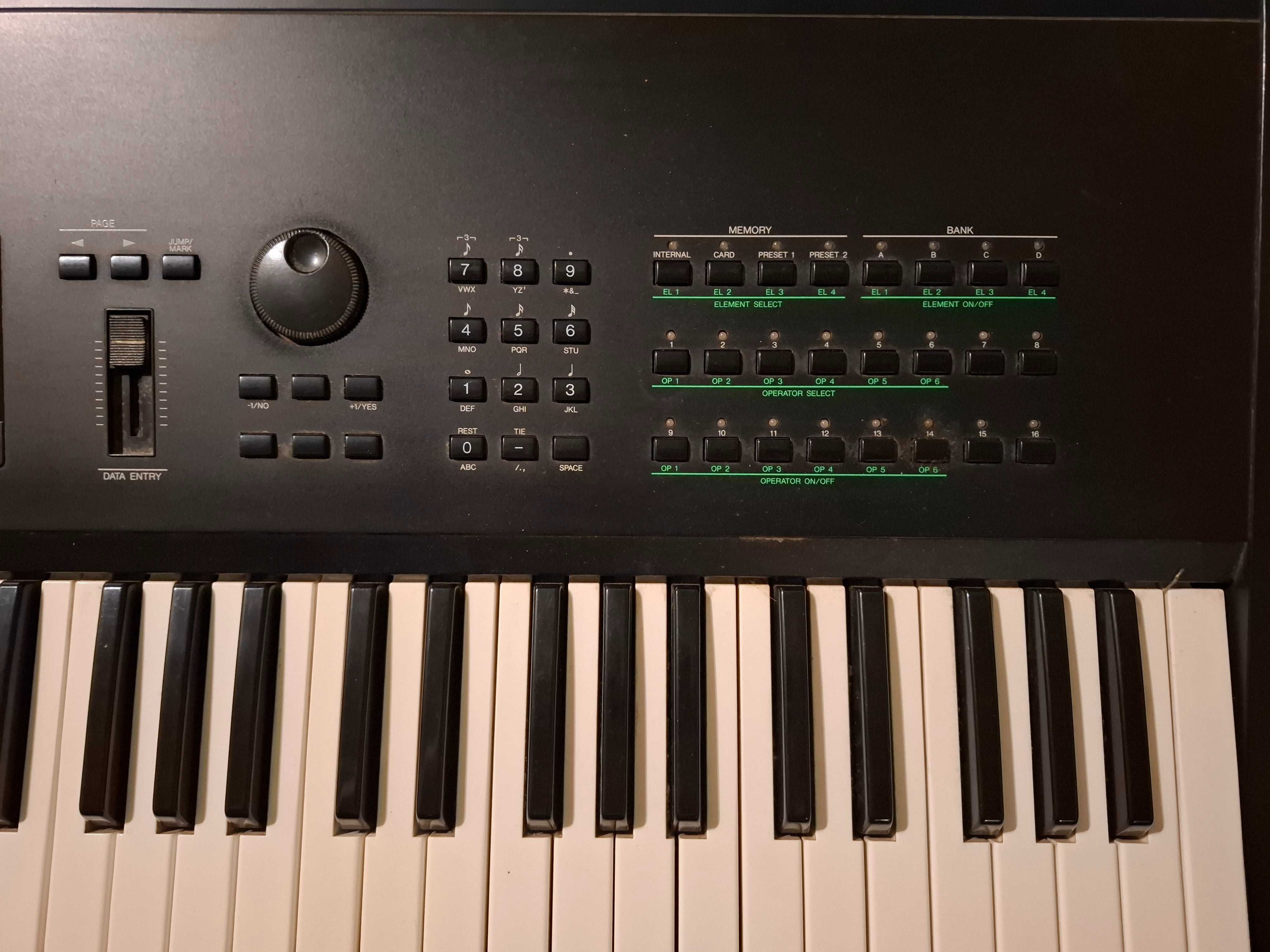 Syntezator YAMAHA SY77 + hard case