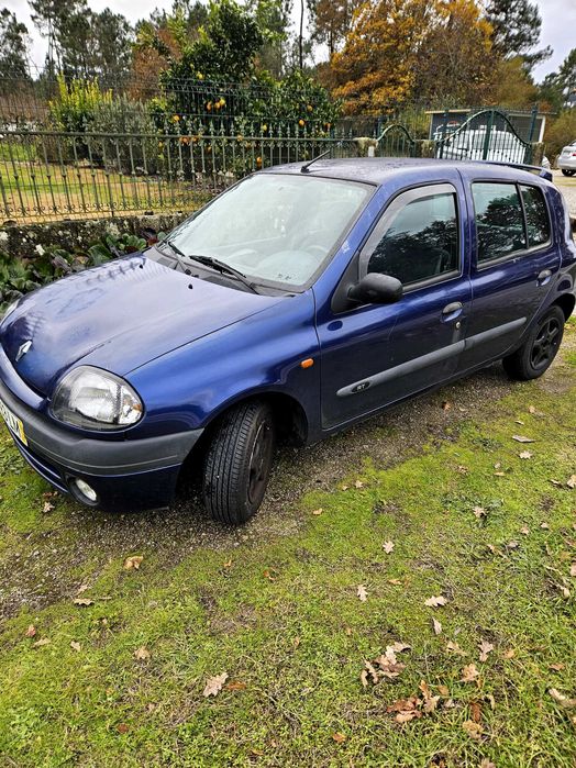 Renault clio azul